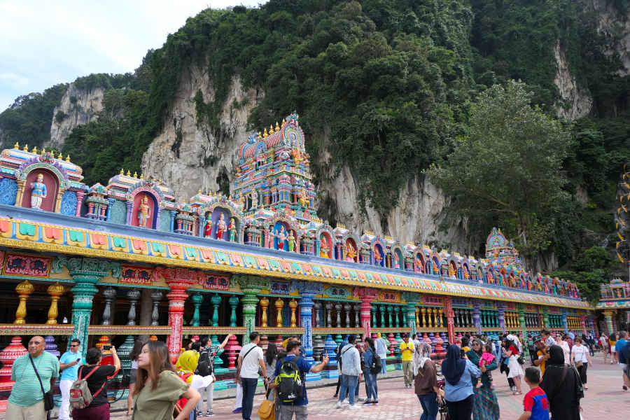 A picture of the colorful temples in Batu caves