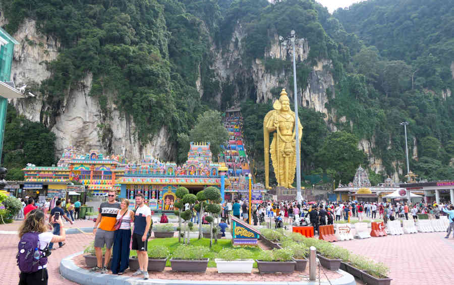 A picture of hundreds of tourists in the entrance of Batu caves